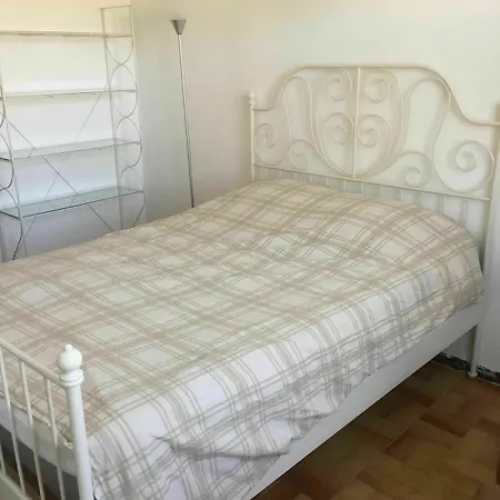 With 3 Bedrooms In Saint-raphael, With Wonderful Sea View An Apartment